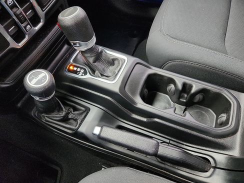 Used 2021 Jeep Gladiator Willys image 25