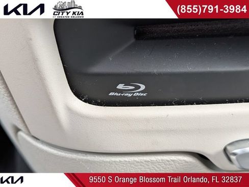 Used 2022 Chrysler Pacifica Touring-L w/ Uconnect Theater Family Group FWD image 28