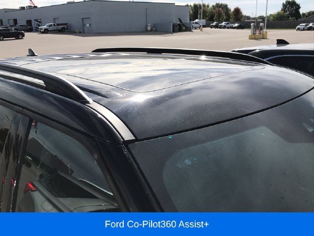 Used 2023 Ford Explorer XLT AWD/4WD image 3
