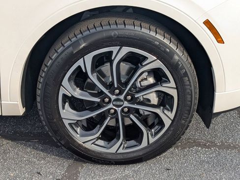 New 2026 Lincoln Nautilus Reserve AWD/4WD image 11
