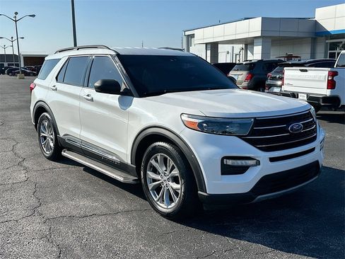 Used 2020 Ford Explorer XLT w/ Equipment Group 202A image 3