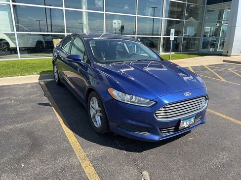 Used 2016 Ford Fusion SE image 2