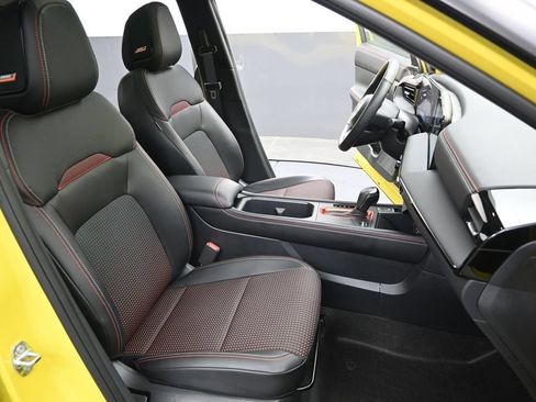 Used 2025 Nissan Kicks SR w/ SR Premium Package FWD image 29