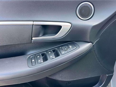 Used 2023 Hyundai Sonata SE w/ Preferred Accessory Package image 15