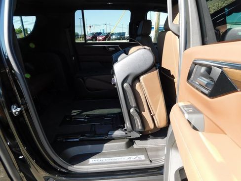 New 2025 Chevrolet Suburban High Country image 35