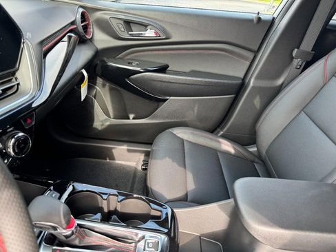 New 2025 Chevrolet Trax RS image 8