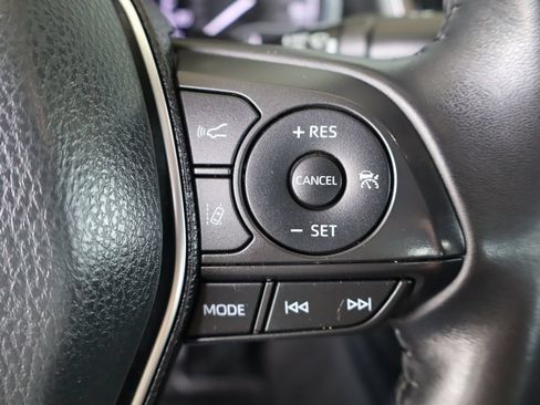 Used 2020 Toyota Camry SE w/ Sunroof Package FWD image 19
