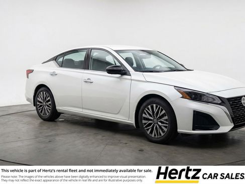 Used 2025 Nissan Altima 2.5 SV FWD image 1