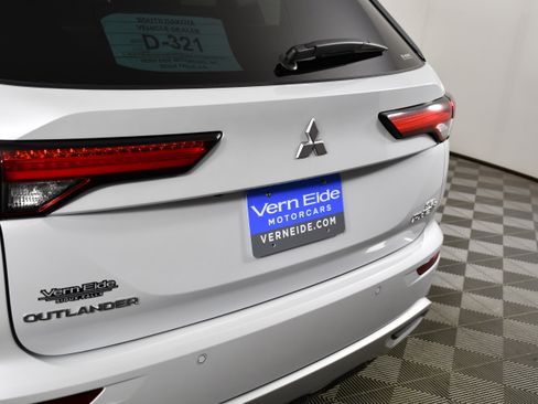 Used 2025 Mitsubishi Outlander SEL image 15
