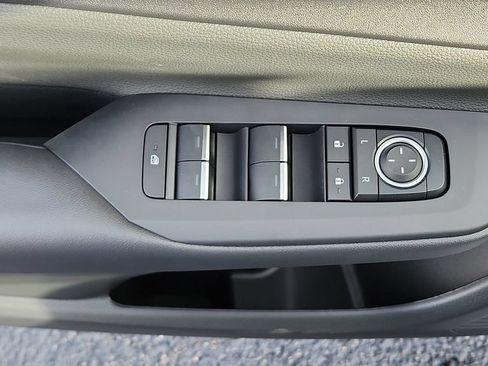 New 2026 Toyota Prius Plug-In Hybrid FWD image 17