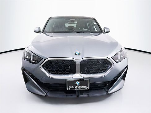 Used 2025 BMW X2 xDrive28i image 2