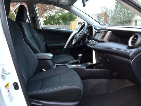 Used 2014 Toyota RAV4 XLE image 10