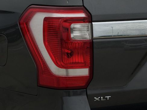 Used 2020 Ford Expedition Max XLT w/ Equipment Group 202A RWD image 10