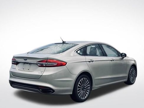 Used 2017 Ford Fusion SE w/ Fusion SE Technology Package image 6