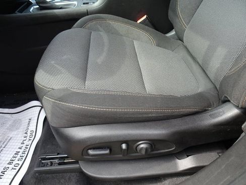 Used 2019 Chevrolet Traverse LT FWD image 9