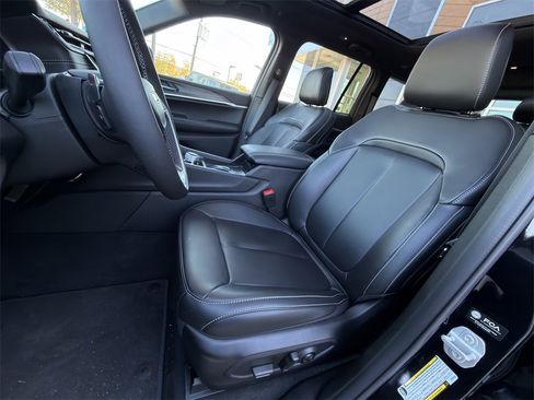 New 2025 Jeep Grand Cherokee Limited w/ Black Appearance Package image 19