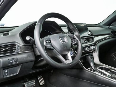 Used 2019 Honda Accord Sport image 4
