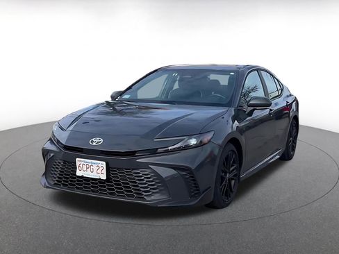 Used 2025 Toyota Camry SE image 7
