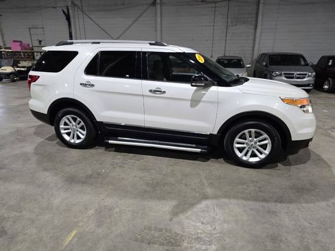 Used 2015 Ford Explorer XLT w/ Equipment Group 202A AWD/4WD image 15