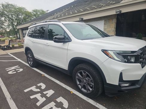 Used 2024 Honda Passport TrailSport image 4