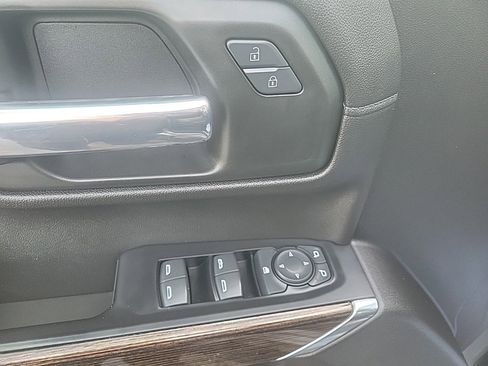 Used 2020 GMC Sierra 1500 SLE w/ SLE Value Package image 21