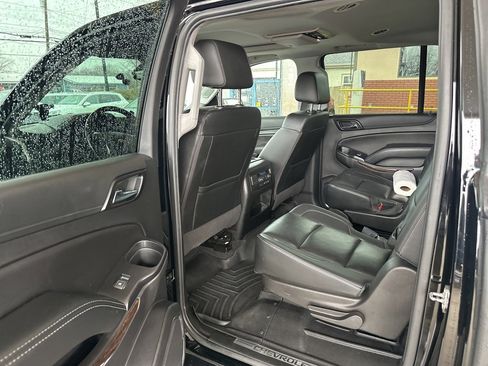 Used 2020 Chevrolet Suburban LT image 14