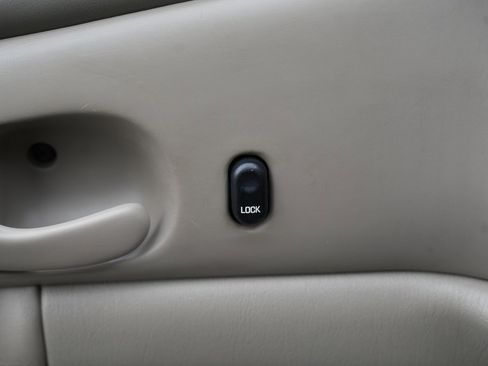 Used 1998 Buick Century Custom image 23