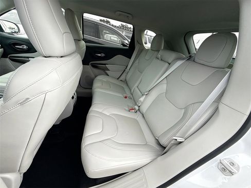 Used 2020 Jeep Cherokee Limited image 27