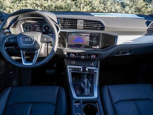 New 2025 Audi Q3 2.0T Premium image 10