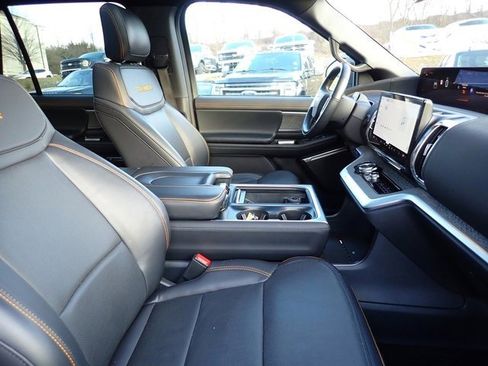 Used 2025 Ford Expedition Tremor image 10