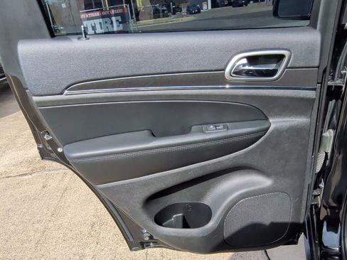 Used 2018 Jeep Grand Cherokee Limited w/ Luxury Group II image 35