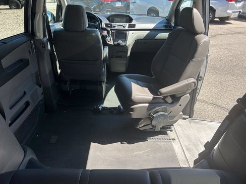 Used 2015 Honda Odyssey Touring Elite image 10