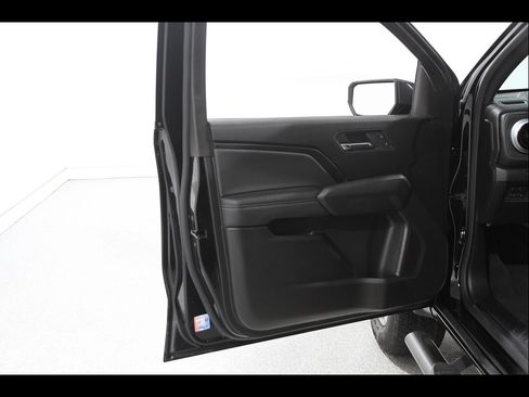Used 2023 Chevrolet Colorado LT w/ LT Convenience Package AWD/4WD image 4