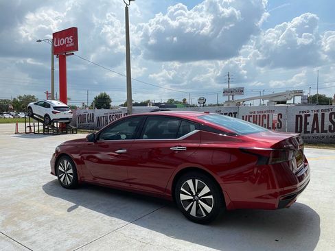 Used 2019 Nissan Altima 2.5 SV image 3