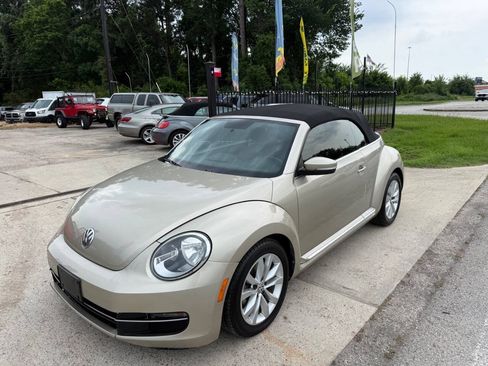 Used 2013 Volkswagen Beetle TDI FWD image 3