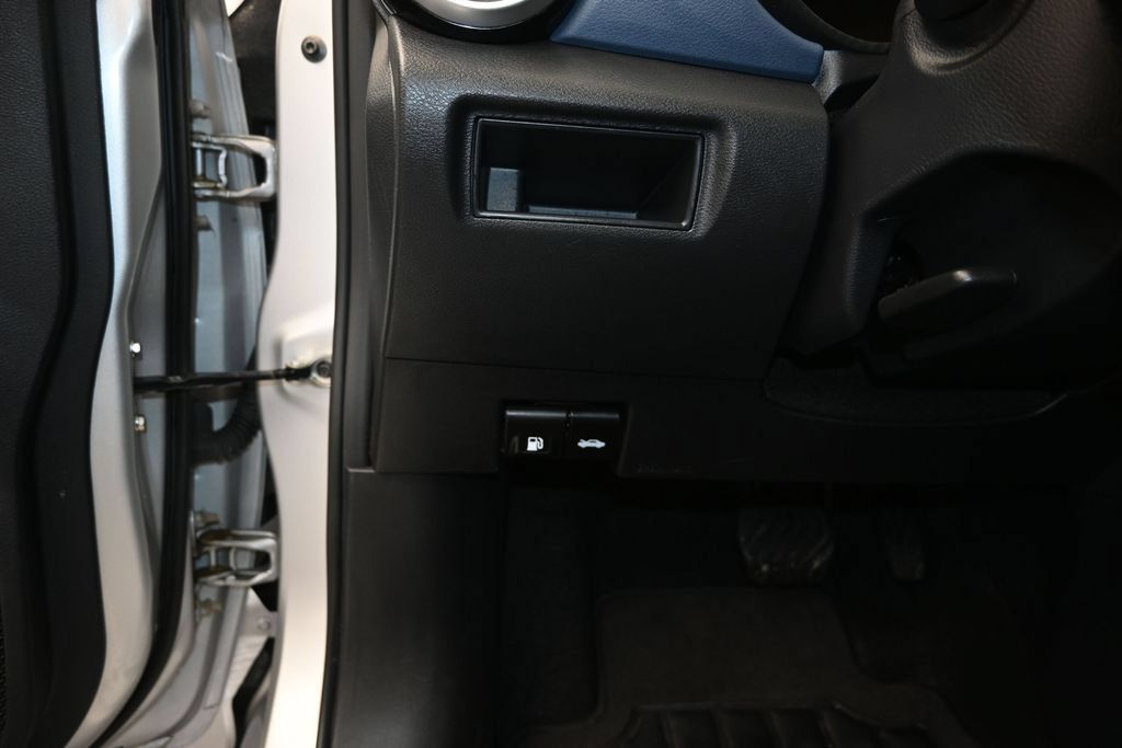 Used 2025 Nissan Versa SV FWD image 12