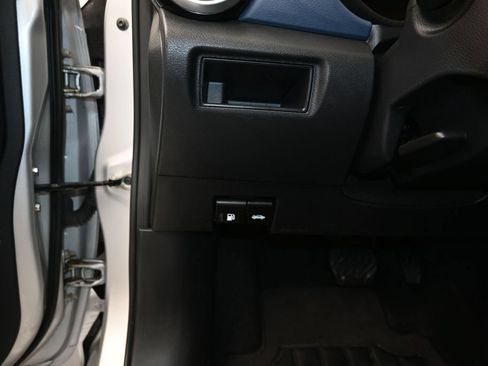 Used 2025 Nissan Versa SV FWD image 12