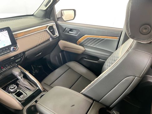 Used 2025 GMC Canyon Denali AWD/4WD image 24