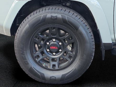 Used 2022 Toyota 4Runner TRD Off-Road Premium w/ Moonroof Package AWD/4WD image 8