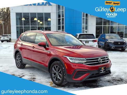 Used 2022 Volkswagen Tiguan SE image 1