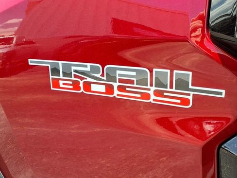 Used 2025 Chevrolet Colorado Trail Boss AWD/4WD image 11