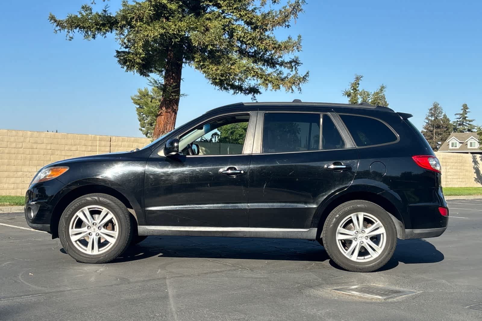 Used 2011 Hyundai Santa Fe Limited AWD/4WD image 6