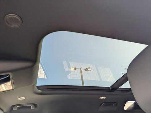 New 2026 Land Rover Defender 110 X-Dynamic SE image 19