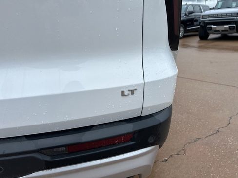 Used 2024 Chevrolet Traverse LT w/ Trailering Package FWD image 5