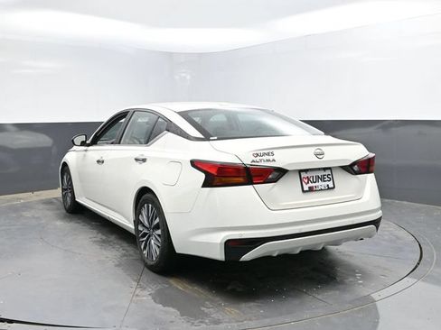 Used 2025 Nissan Altima 2.5 SV FWD image 10