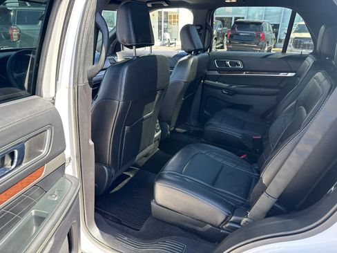 Used 2019 Ford Explorer Platinum AWD/4WD image 22