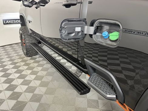 Used 2022 Chevrolet Silverado 2500 LTZ w/ LTZ Plus Package image 12