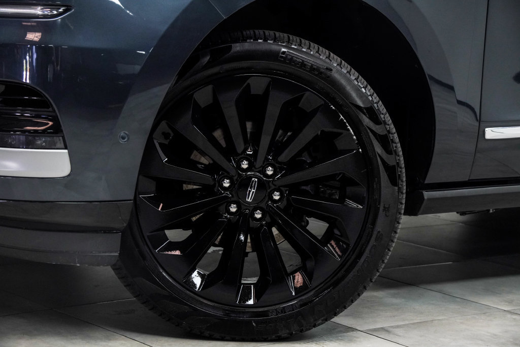 Used 2022 Lincoln Navigator Reserve AWD/4WD image 4