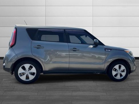 Used 2016 Kia Soul FWD image 2
