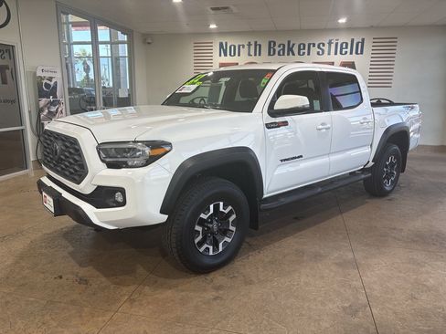 Certified 2022 Toyota Tacoma TRD Off-Road w/ Technology Package AWD/4WD image 1